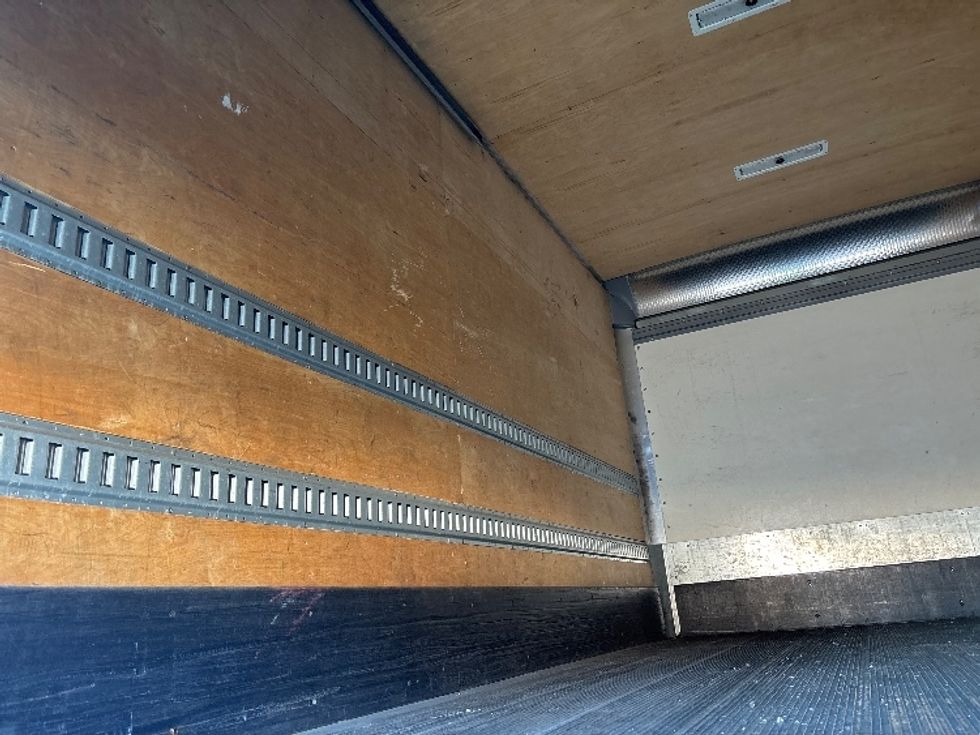 Medium Duty Box Truck-Light and Medium Duty Trucks-International-2020-MV607-Everett-WA-151,487\n\t\tmiles-$ 43,750 - Image 11