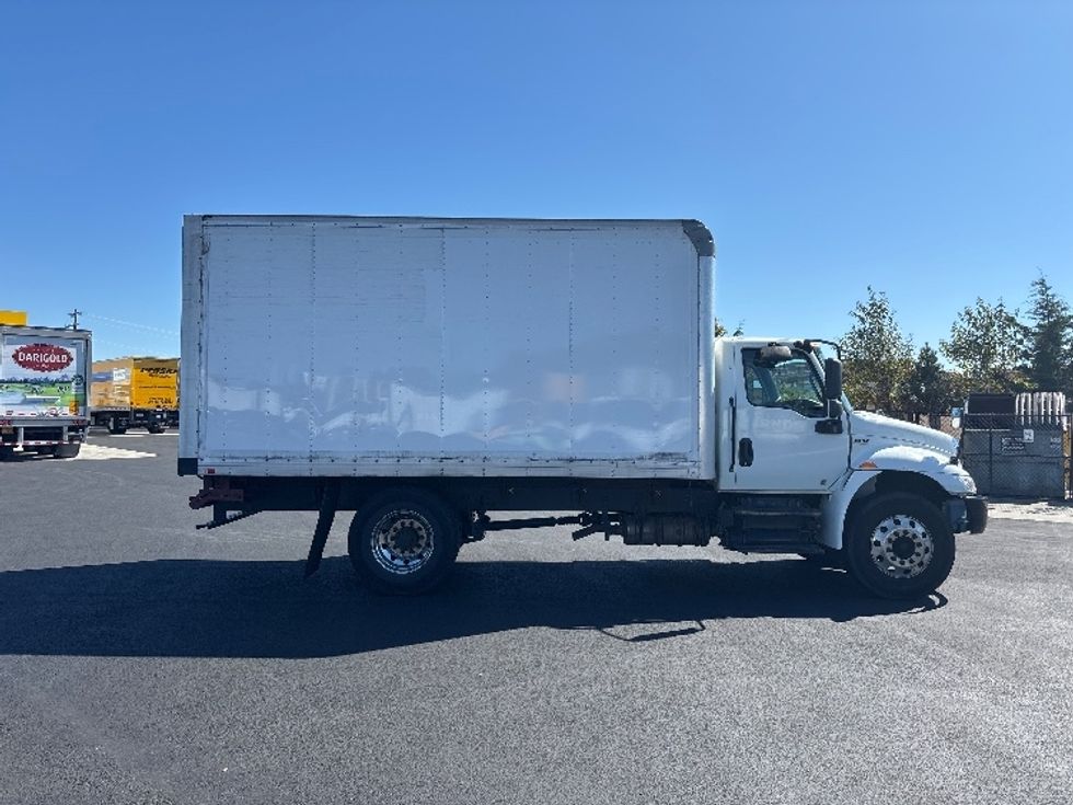 Medium Duty Box Truck-Light and Medium Duty Trucks-International-2020-MV607-Everett-WA-151,487\n\t\tmiles-$ 43,750 - Image 15