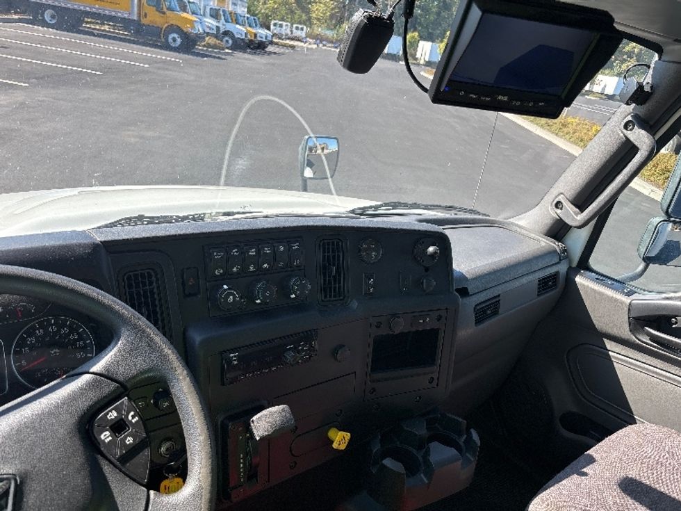 Medium Duty Box Truck-Light and Medium Duty Trucks-International-2020-MV607-Everett-WA-151,487\n\t\tmiles-$ 43,750 - Image 17