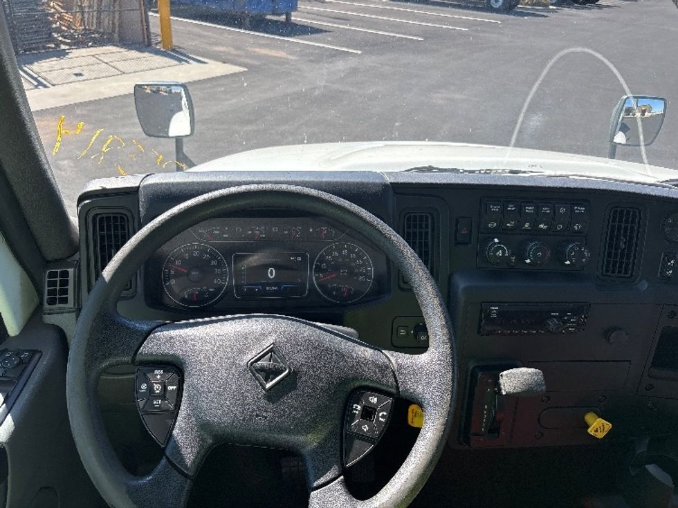 Medium Duty Box Truck-Light and Medium Duty Trucks-International-2020-MV607-Everett-WA-151,487\n\t\tmiles-$ 43,750 - Image 18
