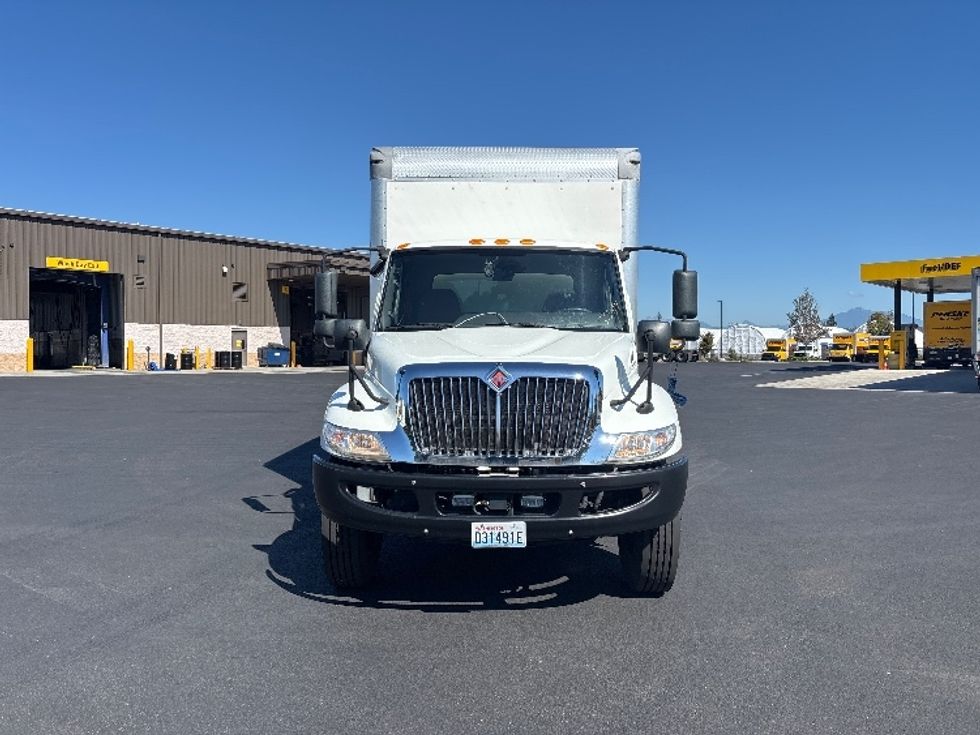 Medium Duty Box Truck-Light and Medium Duty Trucks-International-2020-MV607-Everett-WA-151,487\n\t\tmiles-$ 43,750 - Image 2