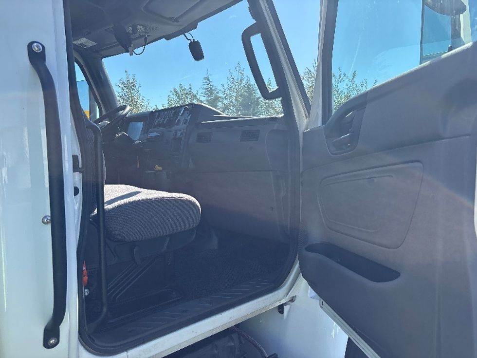 Medium Duty Box Truck-Light and Medium Duty Trucks-International-2020-MV607-Everett-WA-151,487\n\t\tmiles-$ 43,750 - Image 20