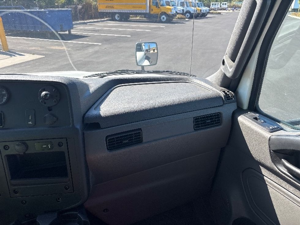 Medium Duty Box Truck-Light and Medium Duty Trucks-International-2020-MV607-Everett-WA-151,487\n\t\tmiles-$ 43,750 - Image 21