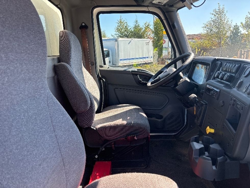 Medium Duty Box Truck-Light and Medium Duty Trucks-International-2020-MV607-Everett-WA-151,487\n\t\tmiles-$ 43,750 - Image 22