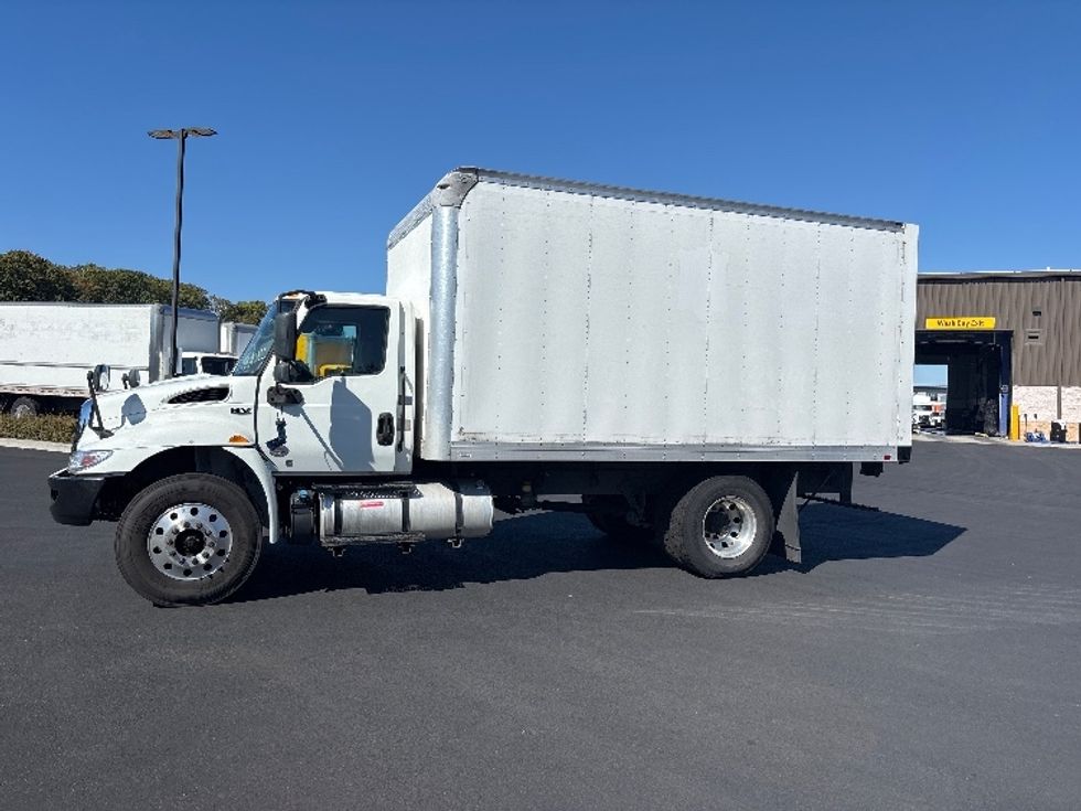 Medium Duty Box Truck-Light and Medium Duty Trucks-International-2020-MV607-Everett-WA-151,487\n\t\tmiles-$ 43,750 - Image 4