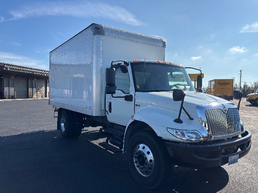 Medium Duty Box Truck-Light and Medium Duty Trucks-International-2020-MV607-Everett-WA-163,759\n\t\tmiles-$ 44,000 - Image 1