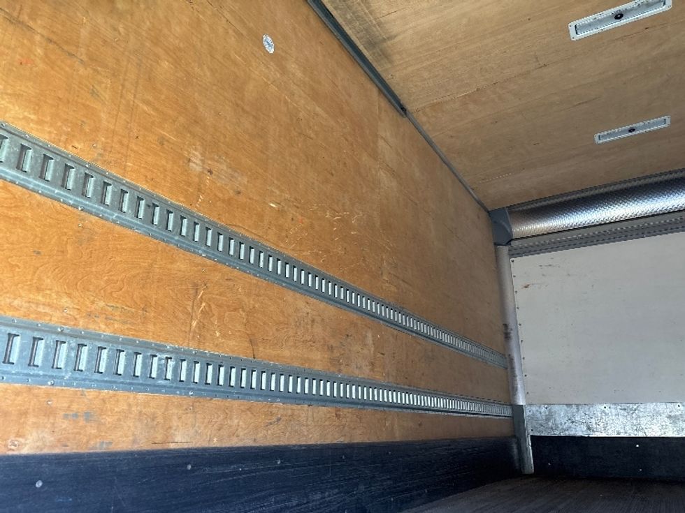 Medium Duty Box Truck-Light and Medium Duty Trucks-International-2020-MV607-Everett-WA-163,759\n\t\tmiles-$ 44,000 - Image 11