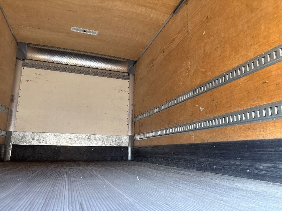 Medium Duty Box Truck-Light and Medium Duty Trucks-International-2020-MV607-Everett-WA-163,759\n\t\tmiles-$ 44,000 - Image 12
