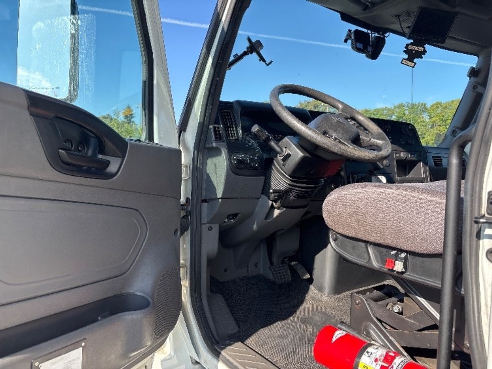 Medium Duty Box Truck-Light and Medium Duty Trucks-International-2020-MV607-Everett-WA-163,759\n\t\tmiles-$ 44,000 - Image 16