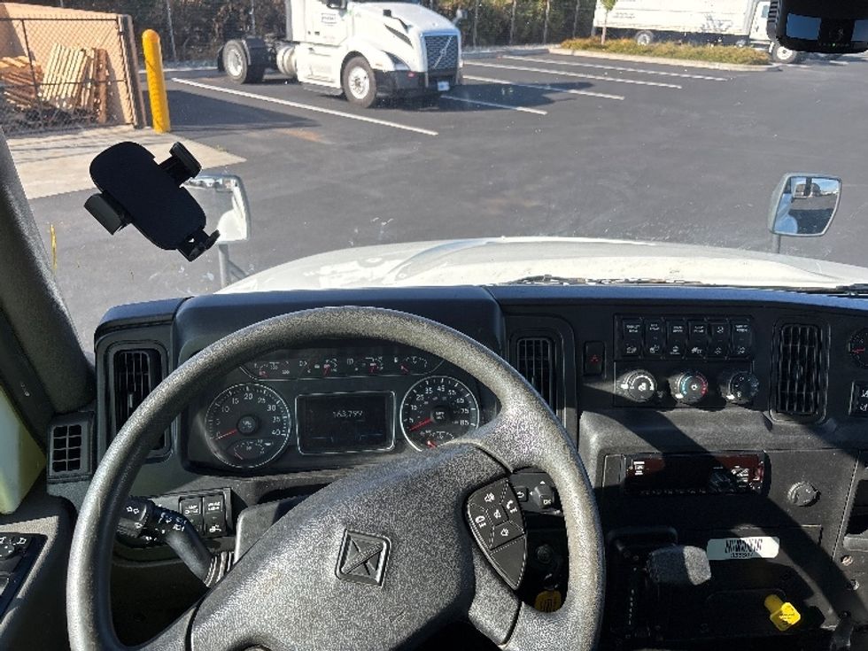 Medium Duty Box Truck-Light and Medium Duty Trucks-International-2020-MV607-Everett-WA-163,759\n\t\tmiles-$ 44,000 - Image 17
