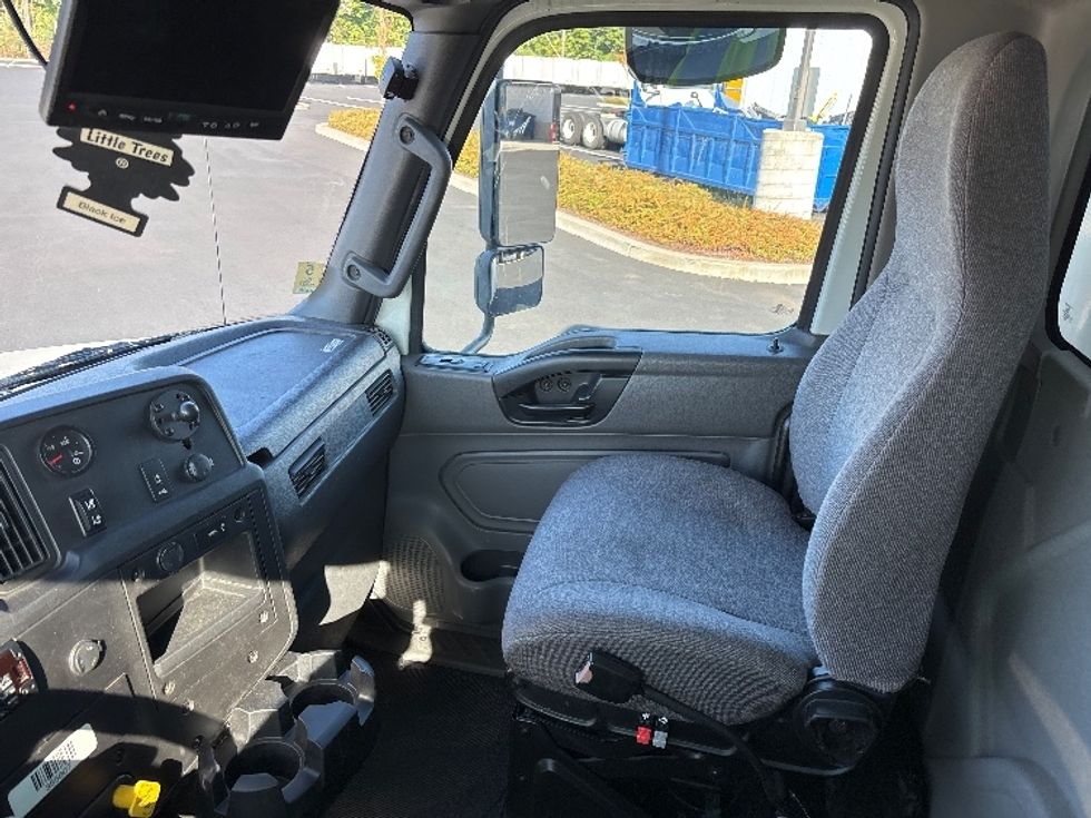 Medium Duty Box Truck-Light and Medium Duty Trucks-International-2020-MV607-Everett-WA-163,759\n\t\tmiles-$ 44,000 - Image 18