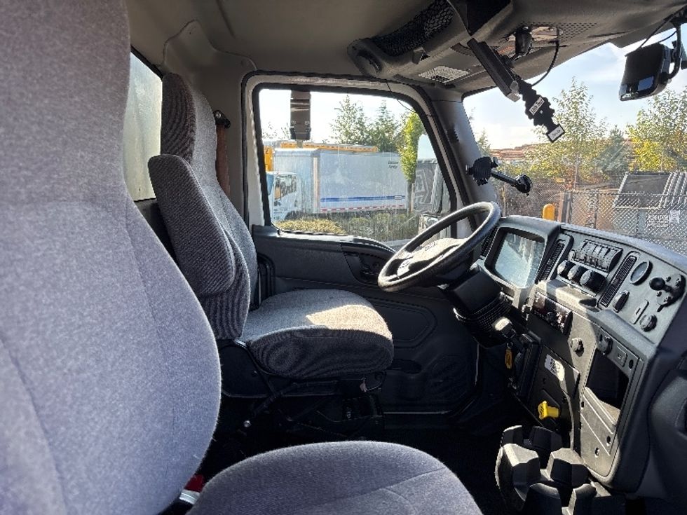 Medium Duty Box Truck-Light and Medium Duty Trucks-International-2020-MV607-Everett-WA-163,759\n\t\tmiles-$ 44,000 - Image 21