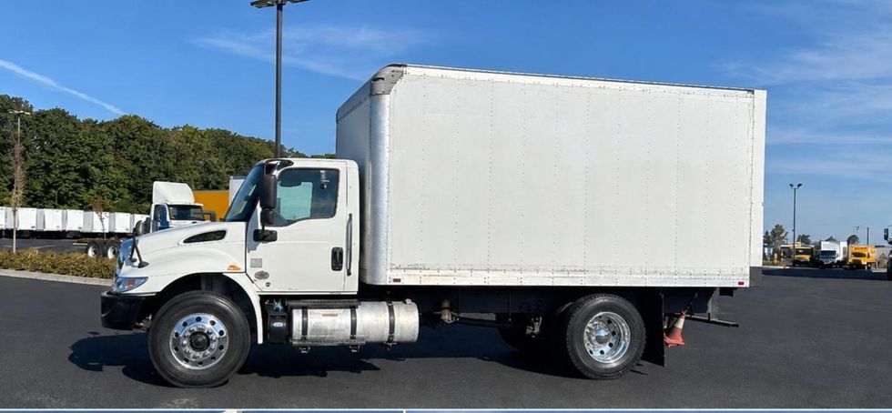 Medium Duty Box Truck-Light and Medium Duty Trucks-International-2020-MV607-Everett-WA-163,759\n\t\tmiles-$ 44,000 - Image 4