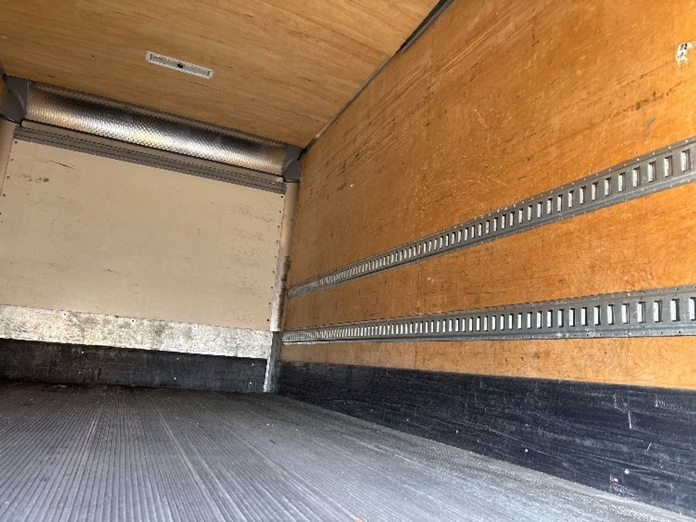 Medium Duty Box Truck-Light and Medium Duty Trucks-International-2020-MV607-Everett-WA-179,858\n\t\tmiles-$ 41,750 - Image 12