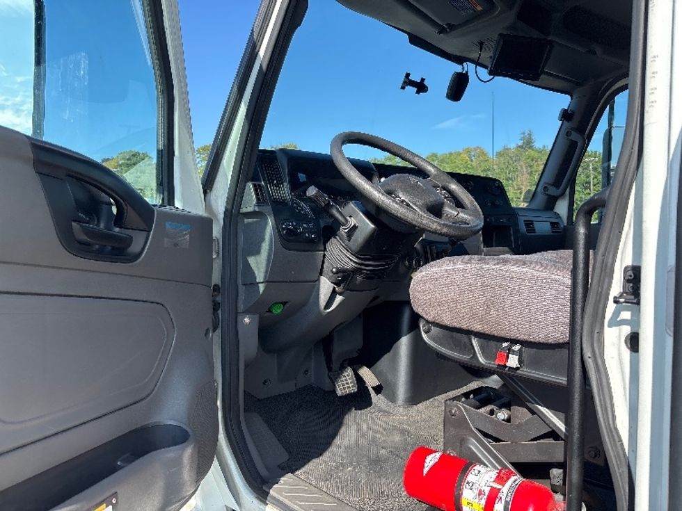 Medium Duty Box Truck-Light and Medium Duty Trucks-International-2020-MV607-Everett-WA-179,858\n\t\tmiles-$ 41,750 - Image 16