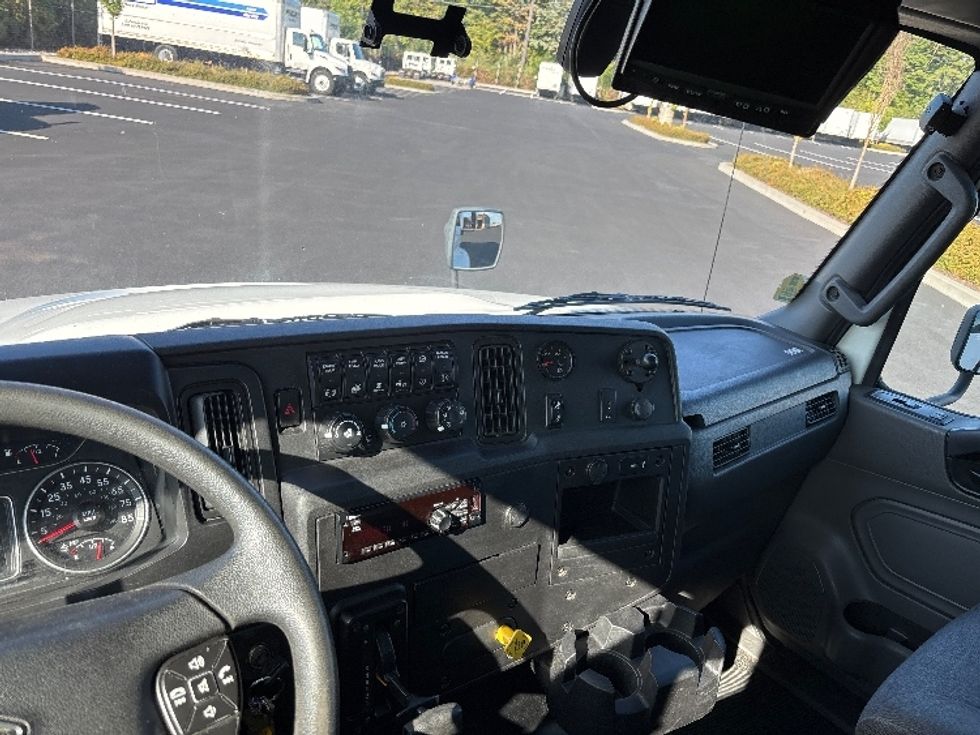 Medium Duty Box Truck-Light and Medium Duty Trucks-International-2020-MV607-Everett-WA-179,858\n\t\tmiles-$ 41,750 - Image 17