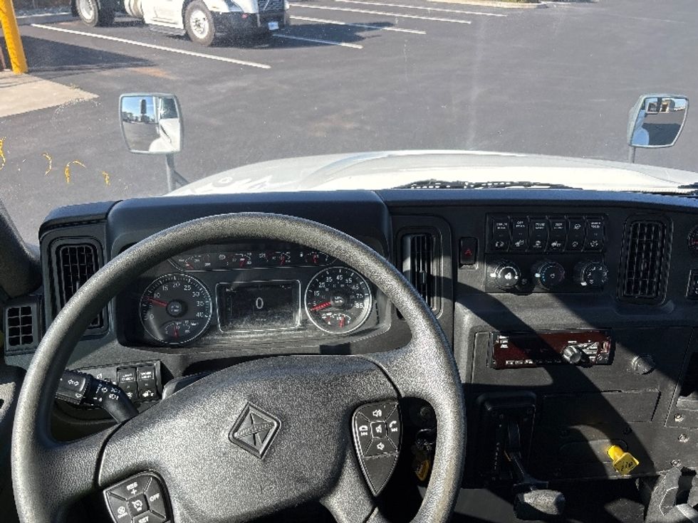 Medium Duty Box Truck-Light and Medium Duty Trucks-International-2020-MV607-Everett-WA-179,858\n\t\tmiles-$ 41,750 - Image 18