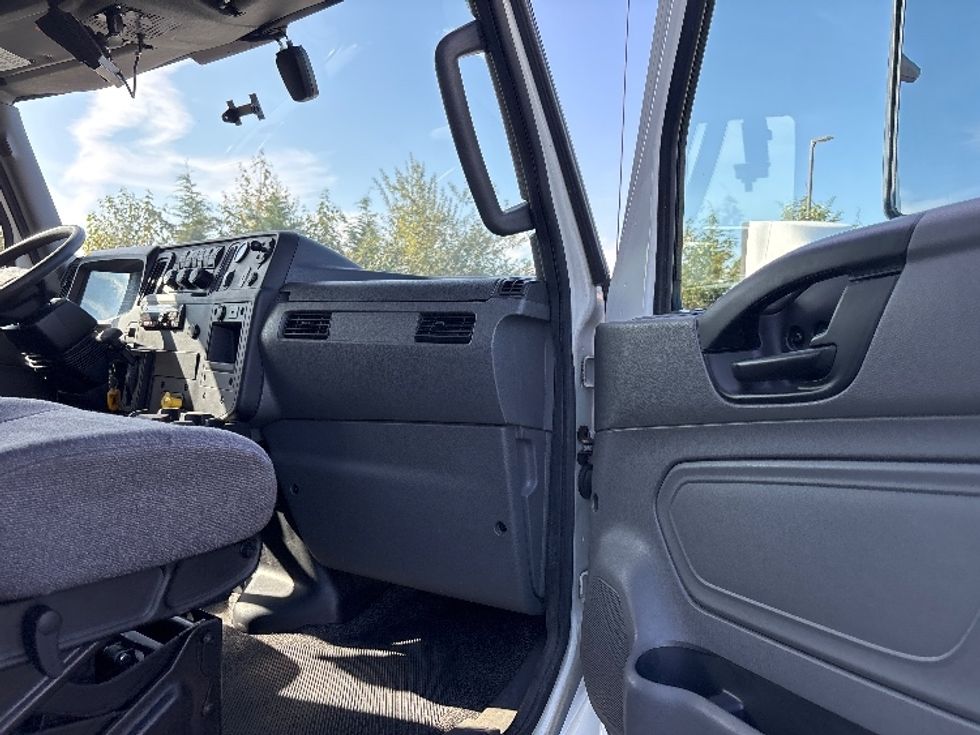 Medium Duty Box Truck-Light and Medium Duty Trucks-International-2020-MV607-Everett-WA-179,858\n\t\tmiles-$ 41,750 - Image 20