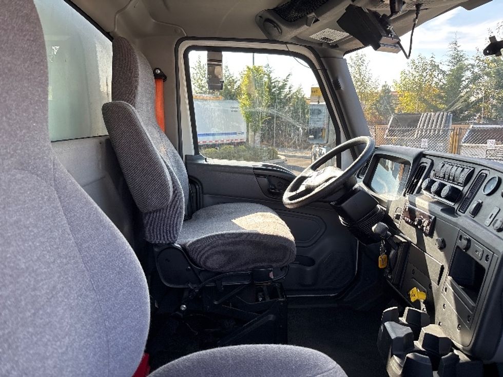 Medium Duty Box Truck-Light and Medium Duty Trucks-International-2020-MV607-Everett-WA-179,858\n\t\tmiles-$ 41,750 - Image 22