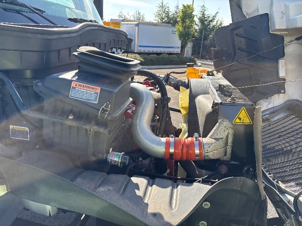 Medium Duty Box Truck-Light and Medium Duty Trucks-International-2020-MV607-Everett-WA-179,858\n\t\tmiles-$ 41,750 - Image 23