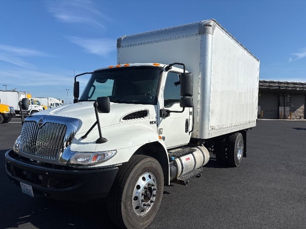 Medium Duty Box Truck-Light and Medium Duty Trucks-International-2020-MV607-Everett-WA-179,858\n\t\tmiles-$ 41,750 - Image 3