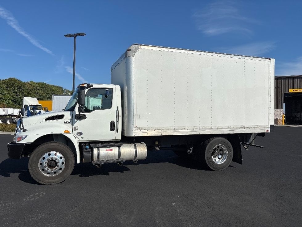 Medium Duty Box Truck-Light and Medium Duty Trucks-International-2020-MV607-Everett-WA-179,858\n\t\tmiles-$ 41,750 - Image 4