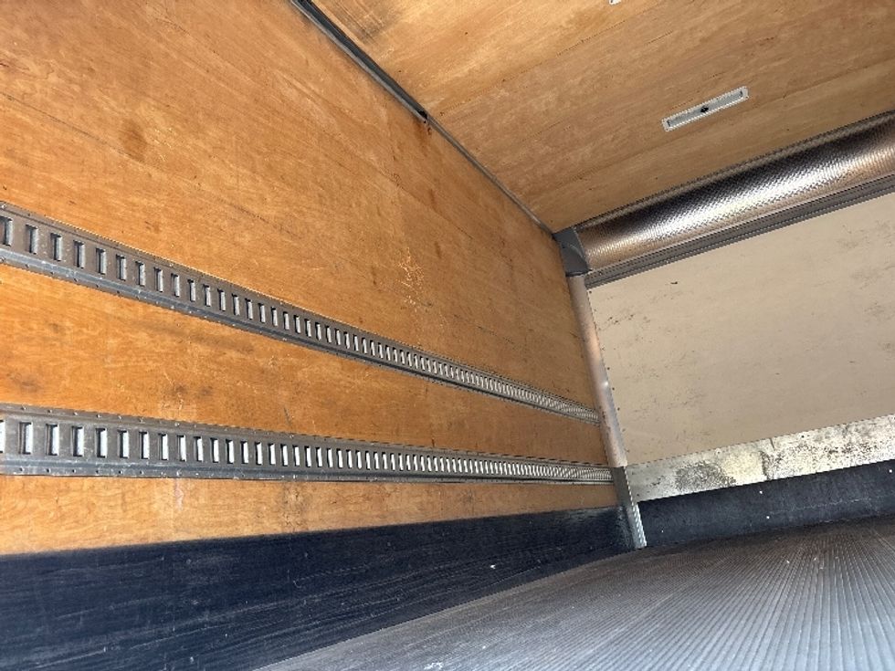 Medium Duty Box Truck-Light and Medium Duty Trucks-International-2020-MV607-Everett-WA-203,537\n\t\tmiles-$ 36,500 - Image 11