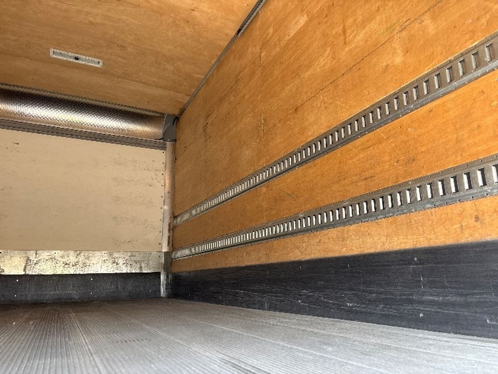 Medium Duty Box Truck-Light and Medium Duty Trucks-International-2020-MV607-Everett-WA-203,537\n\t\tmiles-$ 36,500 - Image 12