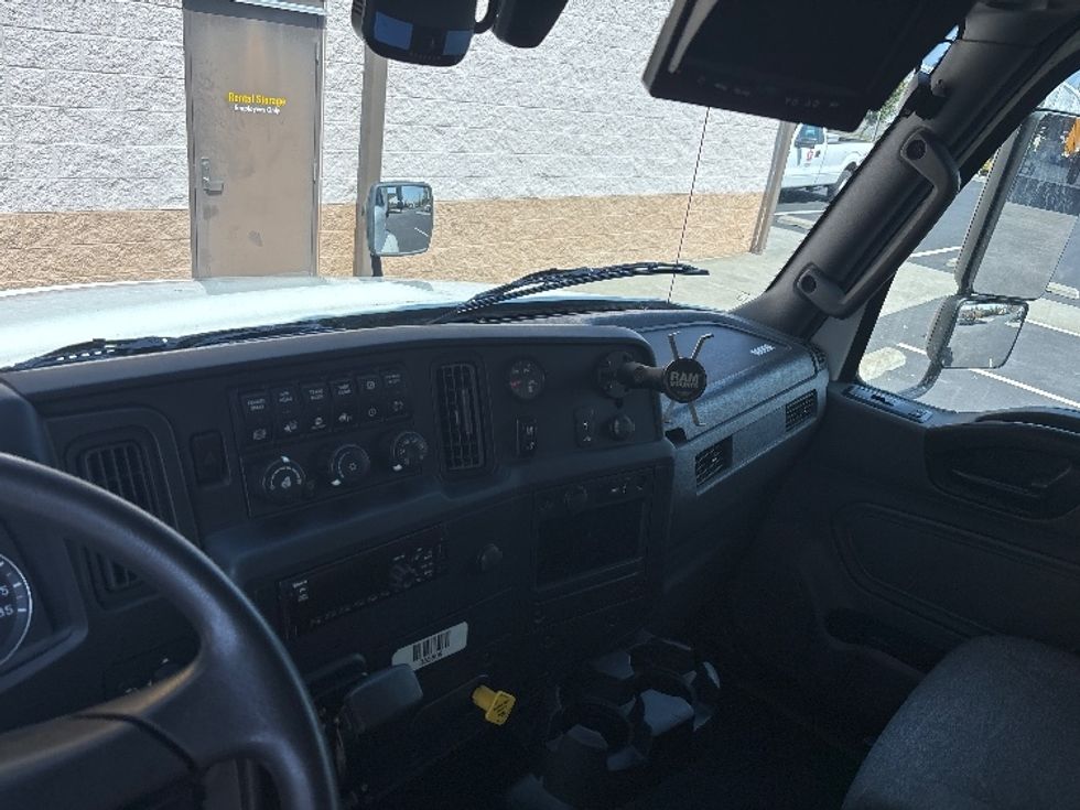 Medium Duty Box Truck-Light and Medium Duty Trucks-International-2020-MV607-Everett-WA-203,537\n\t\tmiles-$ 36,500 - Image 17