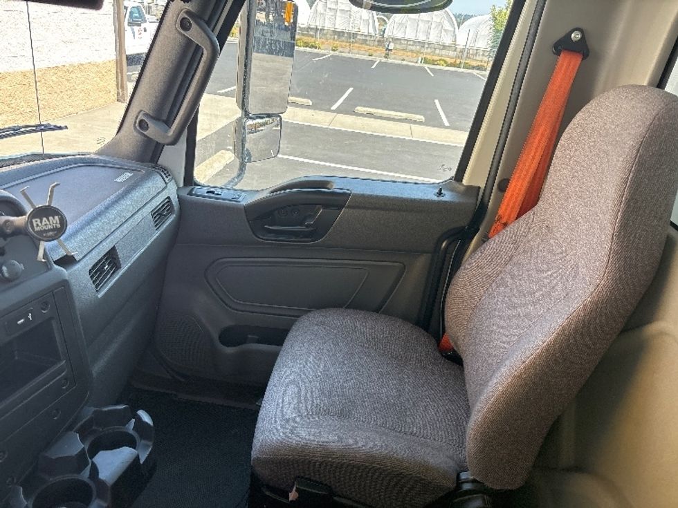 Medium Duty Box Truck-Light and Medium Duty Trucks-International-2020-MV607-Everett-WA-203,537\n\t\tmiles-$ 36,500 - Image 18