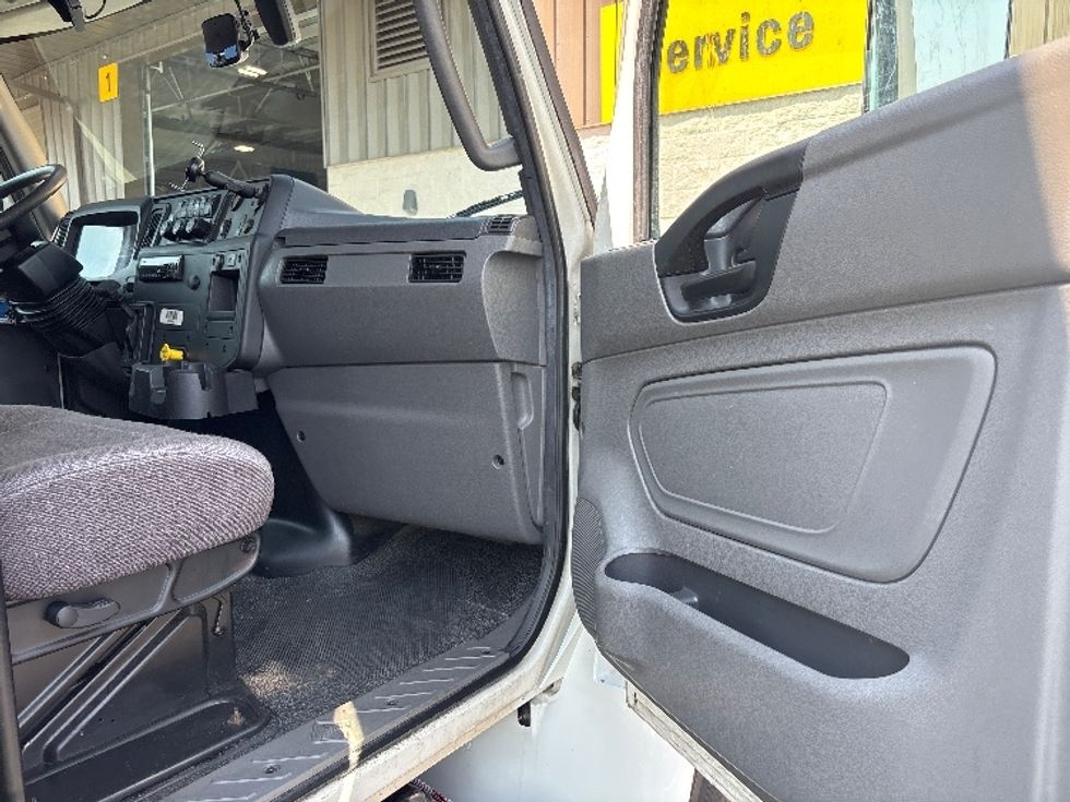 Medium Duty Box Truck-Light and Medium Duty Trucks-International-2020-MV607-Everett-WA-203,537\n\t\tmiles-$ 36,500 - Image 19