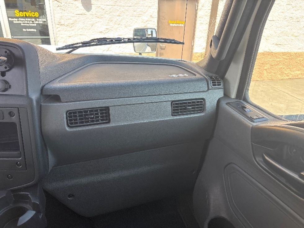 Medium Duty Box Truck-Light and Medium Duty Trucks-International-2020-MV607-Everett-WA-203,537\n\t\tmiles-$ 36,500 - Image 20
