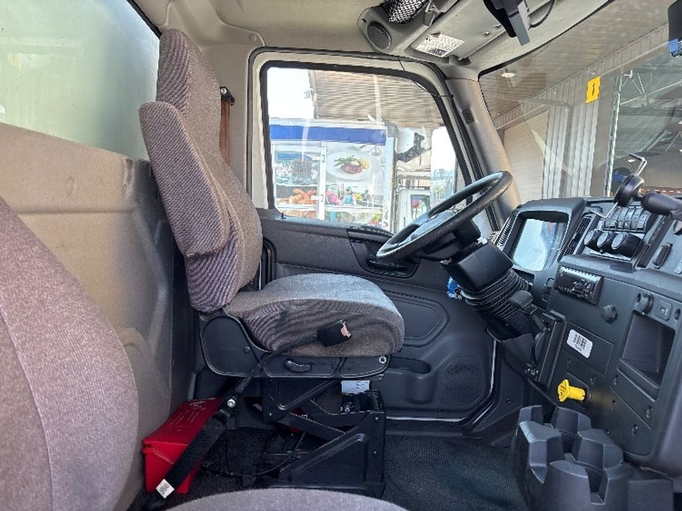 Medium Duty Box Truck-Light and Medium Duty Trucks-International-2020-MV607-Everett-WA-203,537\n\t\tmiles-$ 36,500 - Image 21