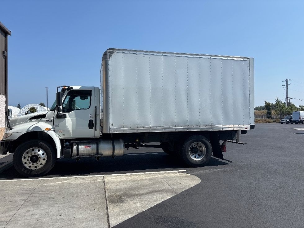 Medium Duty Box Truck-Light and Medium Duty Trucks-International-2020-MV607-Everett-WA-203,537\n\t\tmiles-$ 36,500 - Image 4