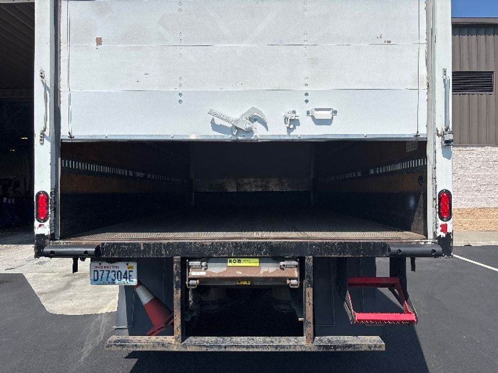 Medium Duty Box Truck-Light and Medium Duty Trucks-International-2020-MV607-Everett-WA-203,537\n\t\tmiles-$ 36,500 - Image 8