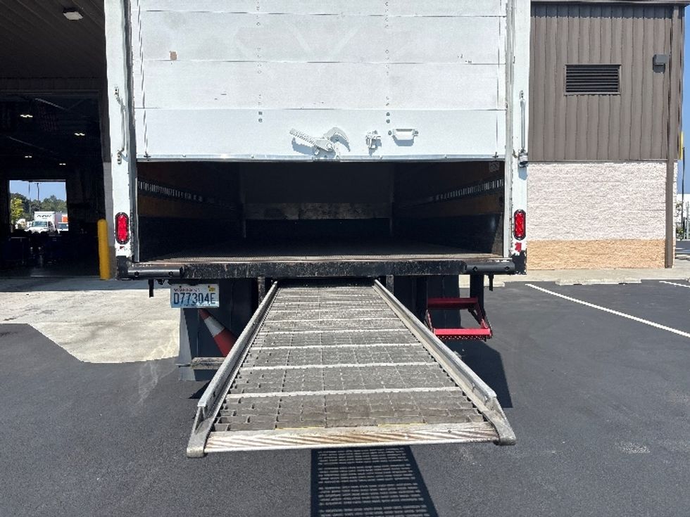Medium Duty Box Truck-Light and Medium Duty Trucks-International-2020-MV607-Everett-WA-203,537\n\t\tmiles-$ 36,500 - Image 9