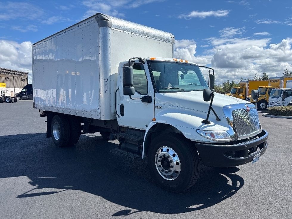 Medium Duty Box Truck-Light and Medium Duty Trucks-International-2020-MV607-Everett-WA-220,839\n\t\tmiles-$ 35,750 - Image 1