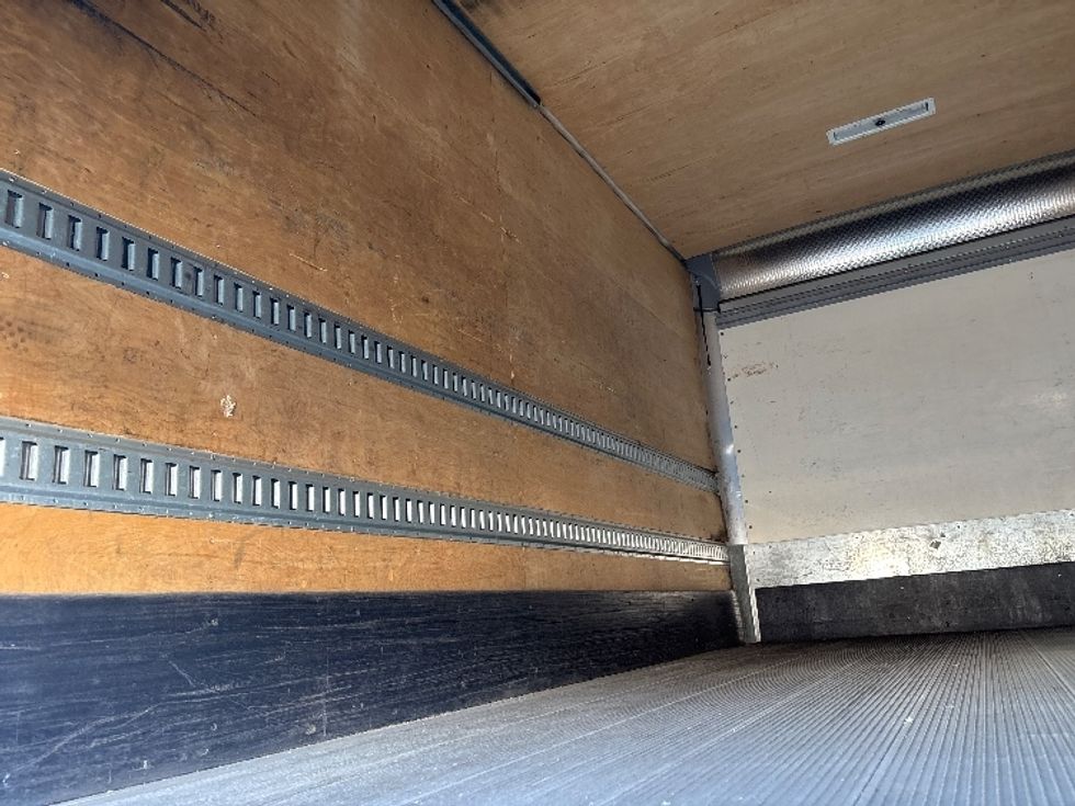 Medium Duty Box Truck-Light and Medium Duty Trucks-International-2020-MV607-Everett-WA-220,839\n\t\tmiles-$ 35,750 - Image 11