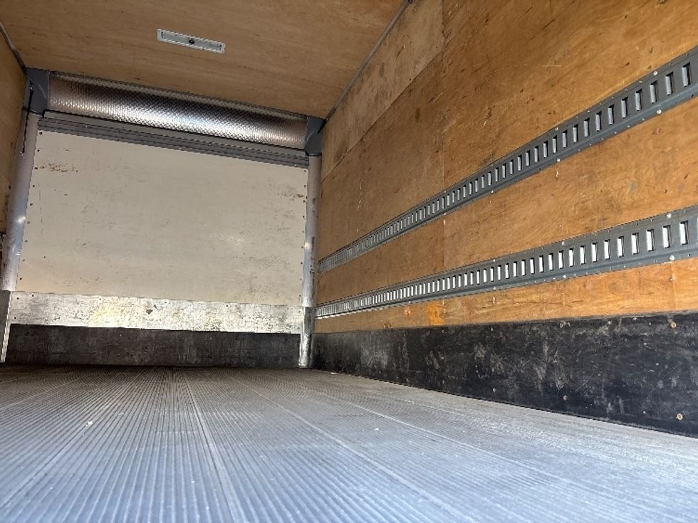 Medium Duty Box Truck-Light and Medium Duty Trucks-International-2020-MV607-Everett-WA-220,839\n\t\tmiles-$ 35,750 - Image 12