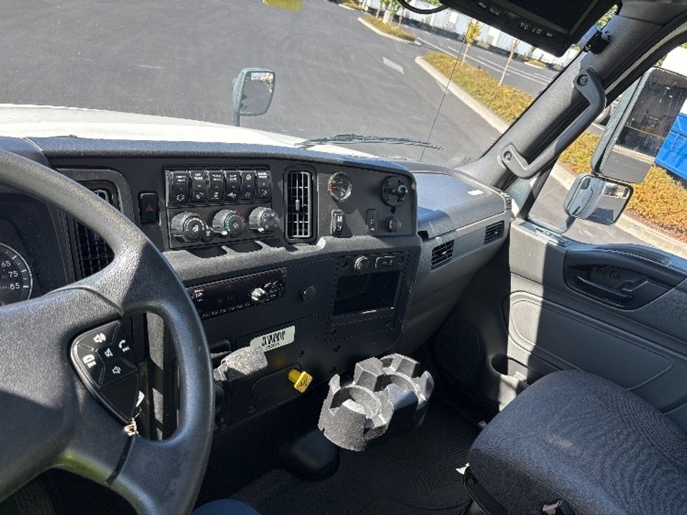 Medium Duty Box Truck-Light and Medium Duty Trucks-International-2020-MV607-Everett-WA-220,839\n\t\tmiles-$ 35,750 - Image 17