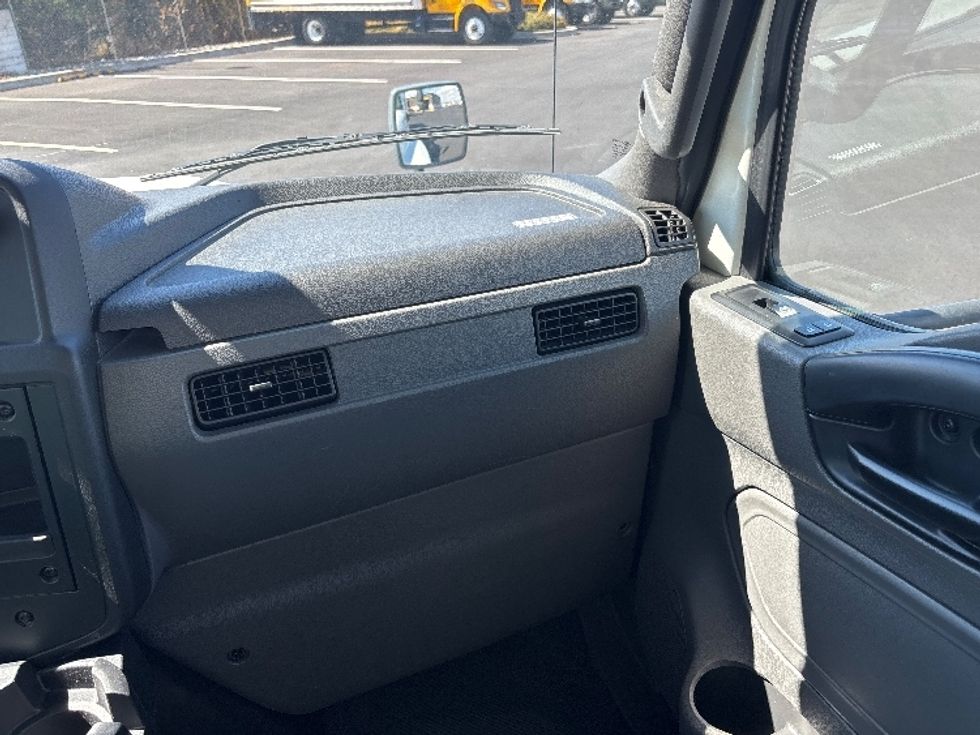 Medium Duty Box Truck-Light and Medium Duty Trucks-International-2020-MV607-Everett-WA-220,839\n\t\tmiles-$ 35,750 - Image 21