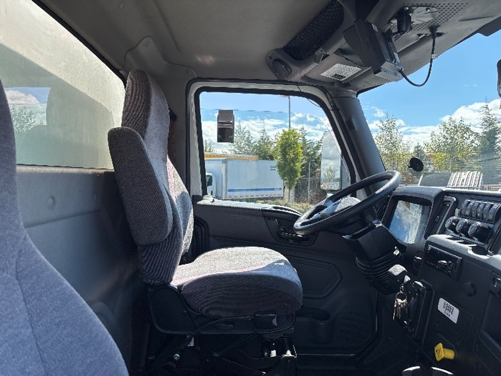 Medium Duty Box Truck-Light and Medium Duty Trucks-International-2020-MV607-Everett-WA-220,839\n\t\tmiles-$ 35,750 - Image 22