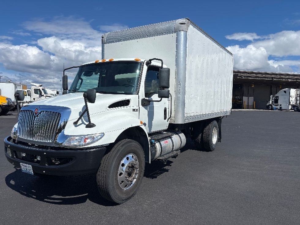 Medium Duty Box Truck-Light and Medium Duty Trucks-International-2020-MV607-Everett-WA-220,839\n\t\tmiles-$ 35,750 - Image 3