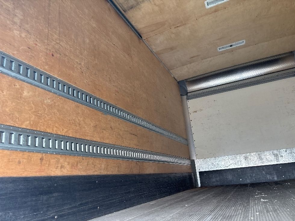 Medium Duty Box Truck-Light and Medium Duty Trucks-International-2020-MV607-Everett-WA-234,452\n\t\tmiles-$ 32,250 - Image 11