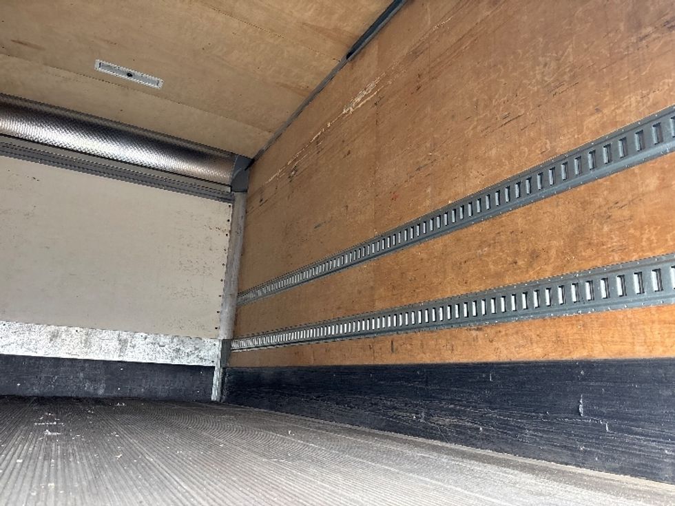 Medium Duty Box Truck-Light and Medium Duty Trucks-International-2020-MV607-Everett-WA-234,452\n\t\tmiles-$ 32,250 - Image 12