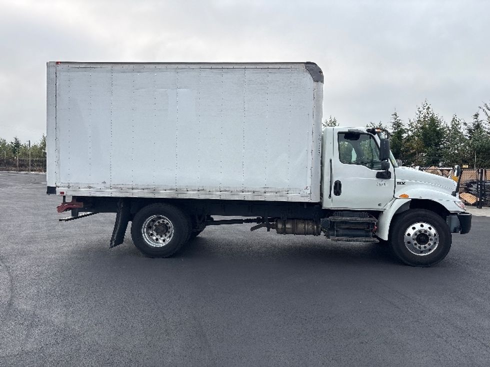Medium Duty Box Truck-Light and Medium Duty Trucks-International-2020-MV607-Everett-WA-234,452\n\t\tmiles-$ 32,250 - Image 15