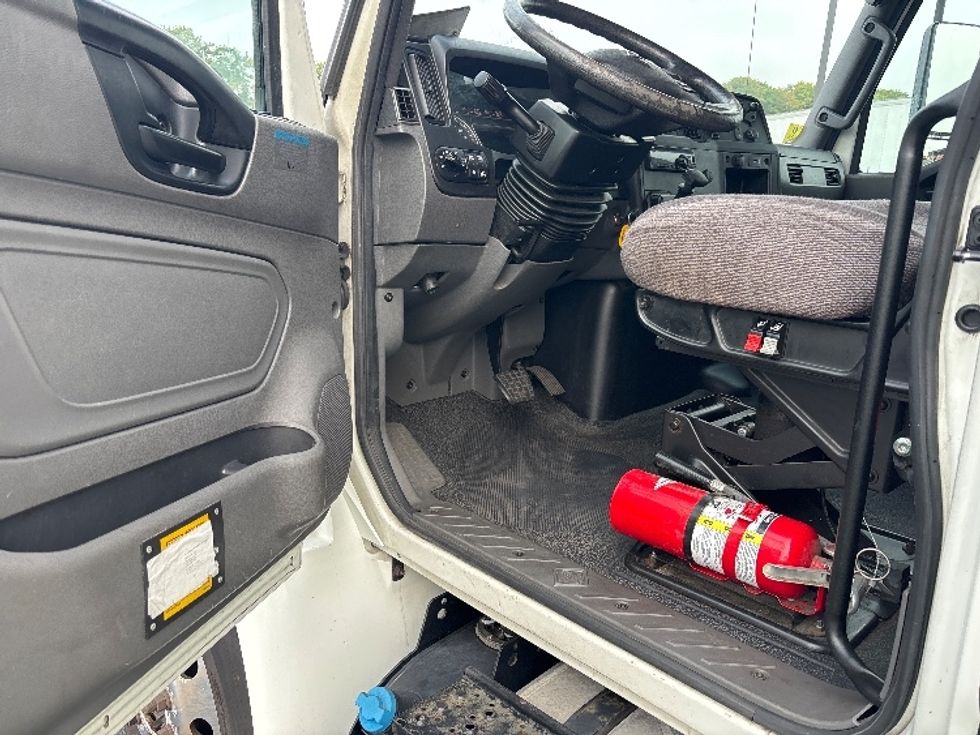 Medium Duty Box Truck-Light and Medium Duty Trucks-International-2020-MV607-Everett-WA-234,452\n\t\tmiles-$ 32,250 - Image 16