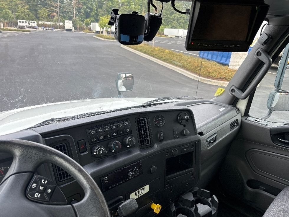 Medium Duty Box Truck-Light and Medium Duty Trucks-International-2020-MV607-Everett-WA-234,452\n\t\tmiles-$ 32,250 - Image 17