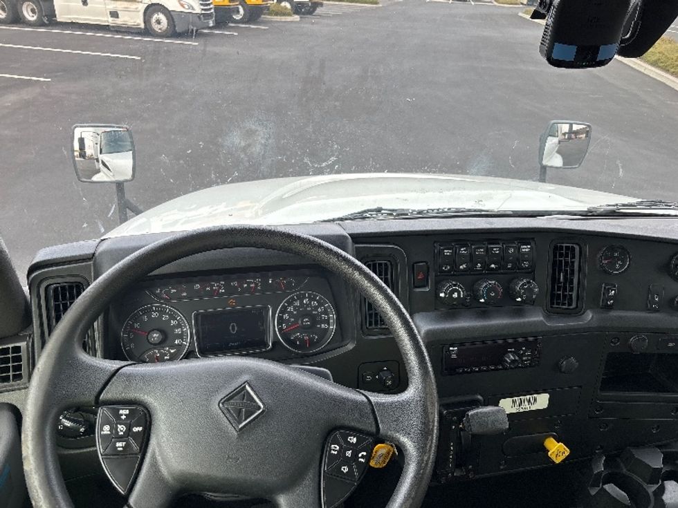 Medium Duty Box Truck-Light and Medium Duty Trucks-International-2020-MV607-Everett-WA-234,452\n\t\tmiles-$ 32,250 - Image 18