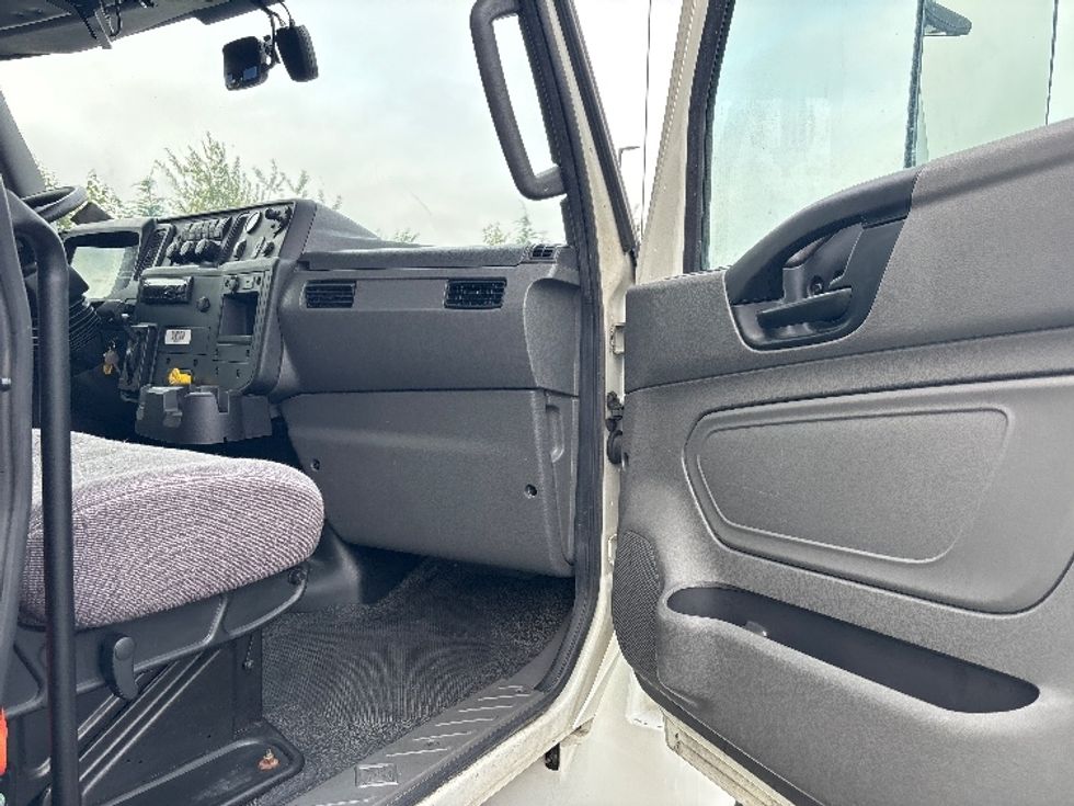 Medium Duty Box Truck-Light and Medium Duty Trucks-International-2020-MV607-Everett-WA-234,452\n\t\tmiles-$ 32,250 - Image 20